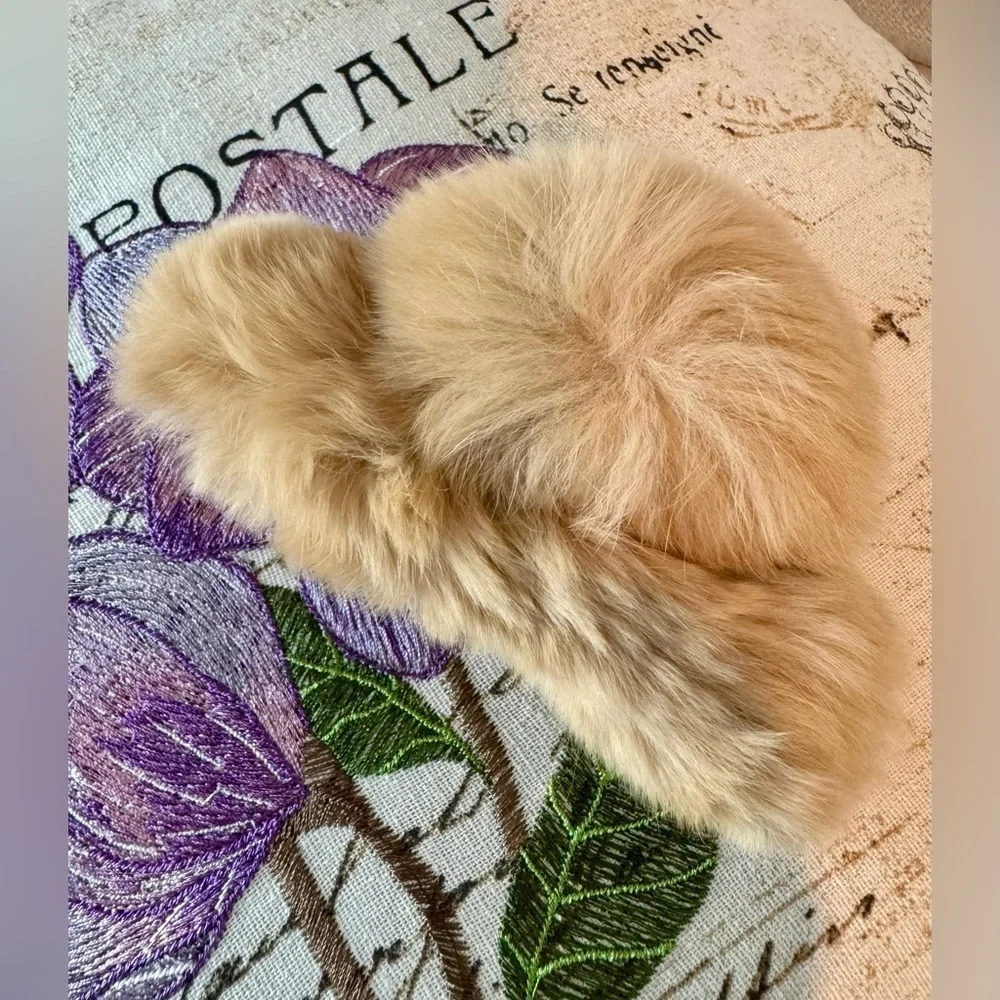 New Luxurious Toffee Faux Fur Acrylic Claw Style Hair Clip - 4”